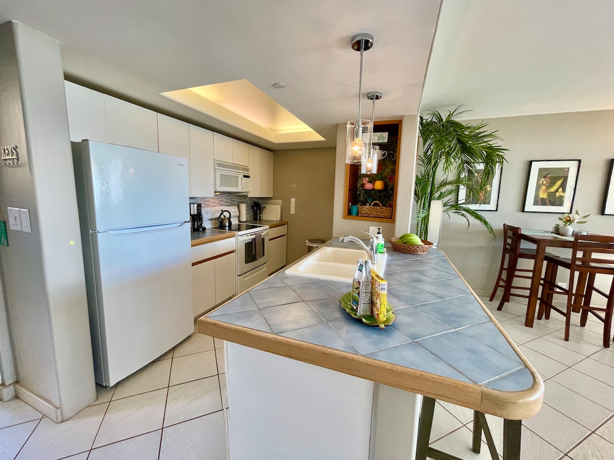 Ocean Views- Beachfront- Steps to a Sandy Beach! - Lahaina