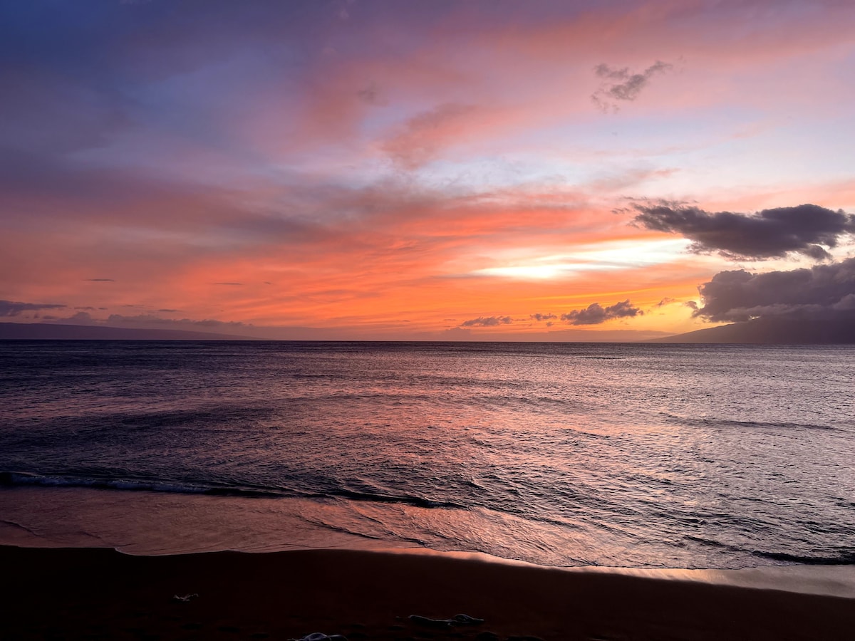 Ocean Views- Beachfront- Steps to a Sandy Beach! - Lahaina