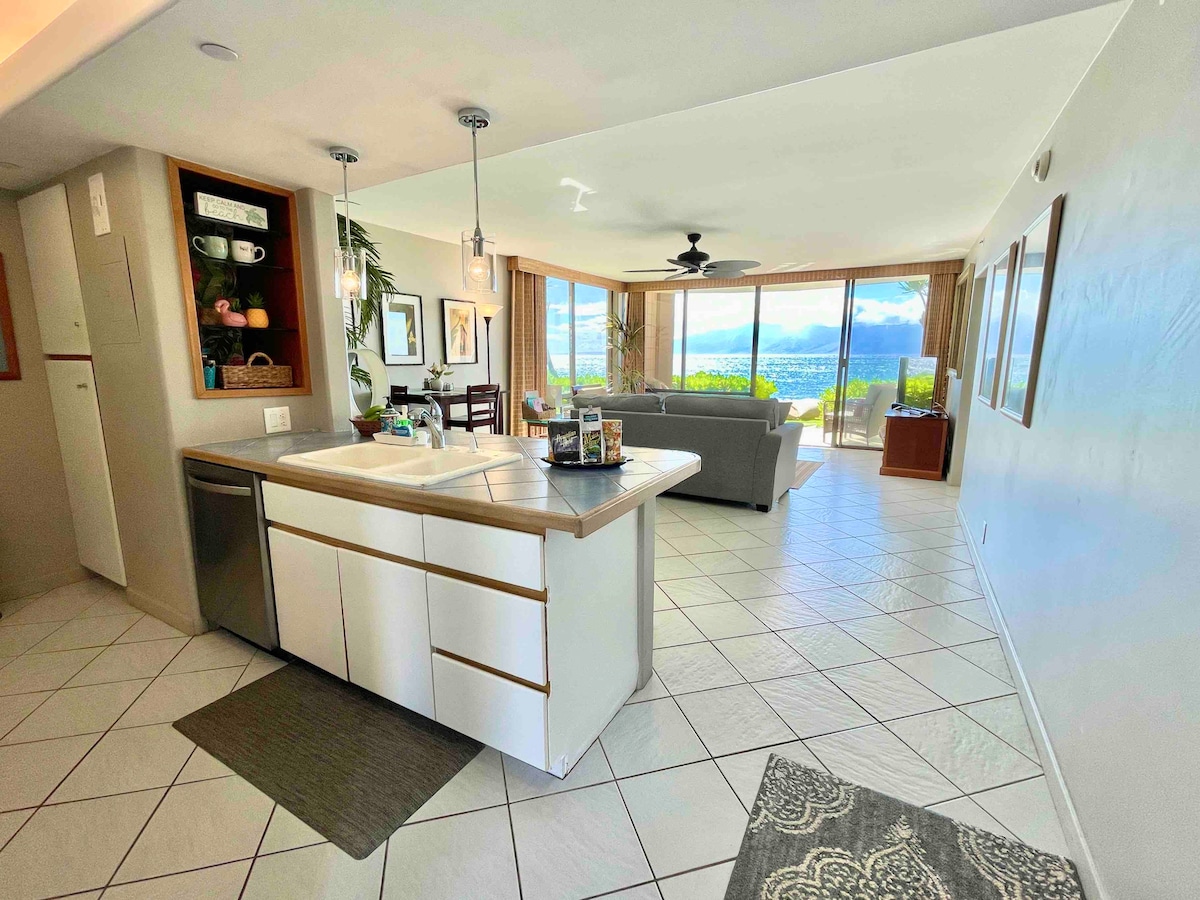 Ocean Views- Beachfront- Steps to a Sandy Beach!