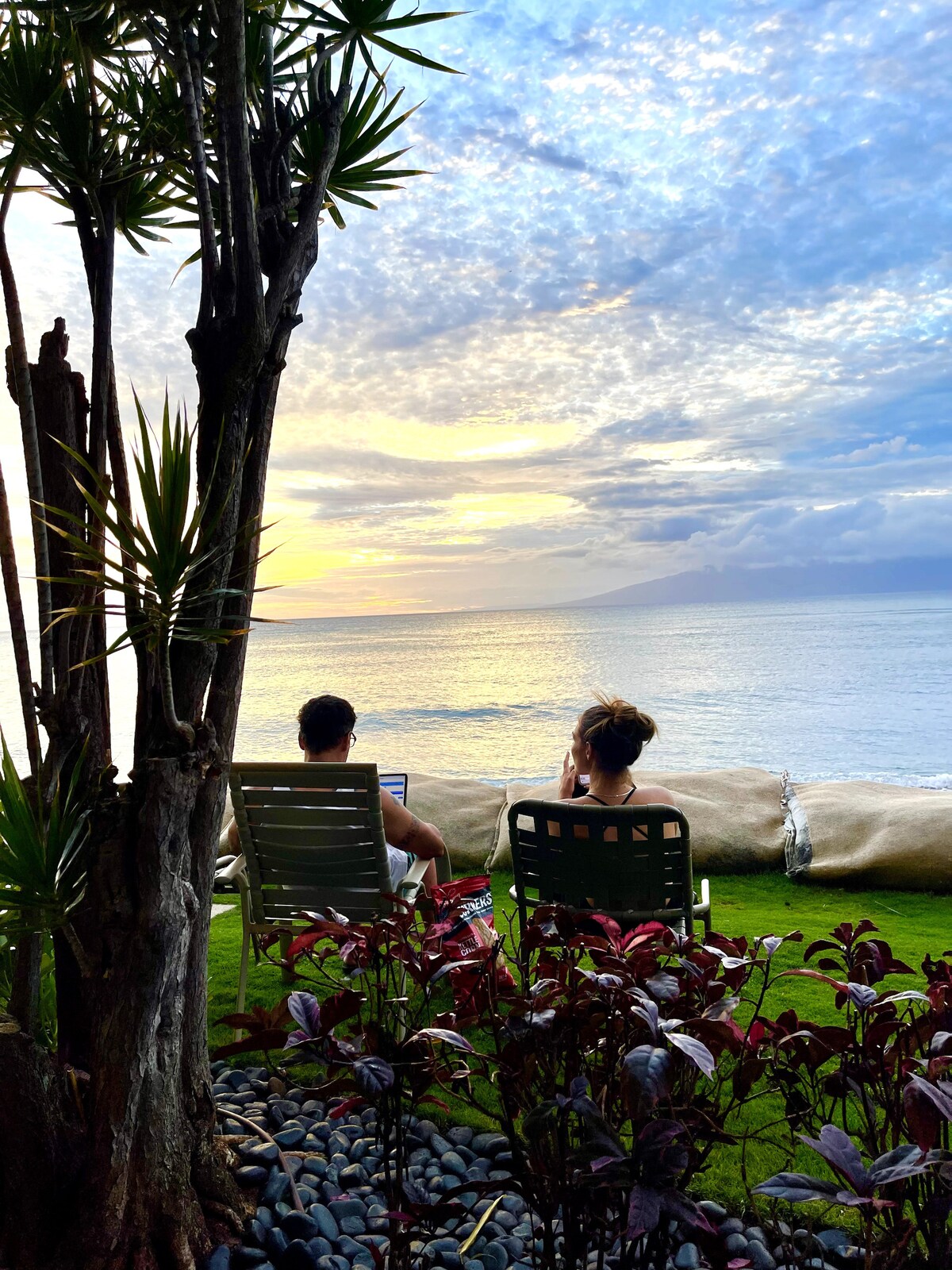 Ocean Views- Beachfront- Steps to a Sandy Beach! - Lahaina