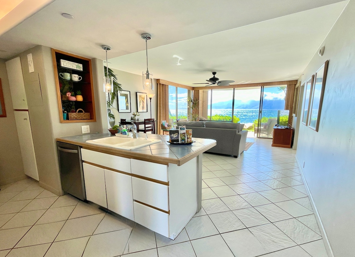 Ocean Views- Beachfront- Steps to a Sandy Beach! - Lahaina