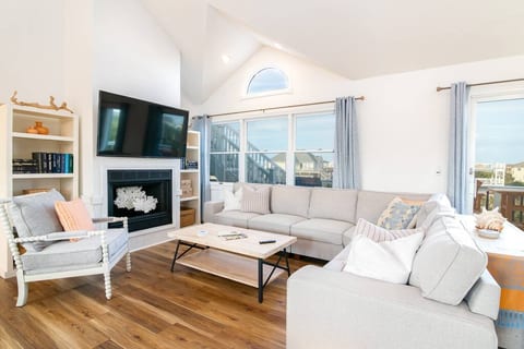 Oceanside with Private Heated Pool & Hot Tub, Elevator & Arcade!