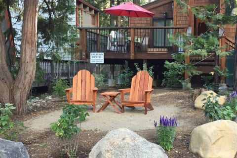 Relaxation area in front yard