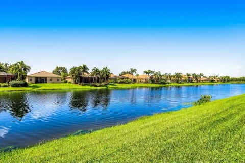 Waterfront Pool Home w/Golf membership, near beach