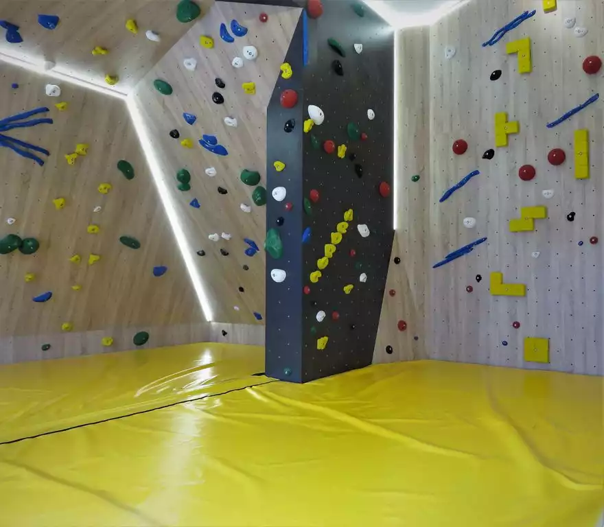 Climbing room_free common area Climbing room_free common area - thedrus - Chamonix