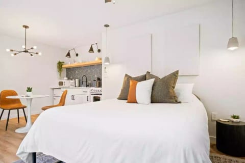 Pool House Paradise - 1BD / 1 Bath - Near TTU