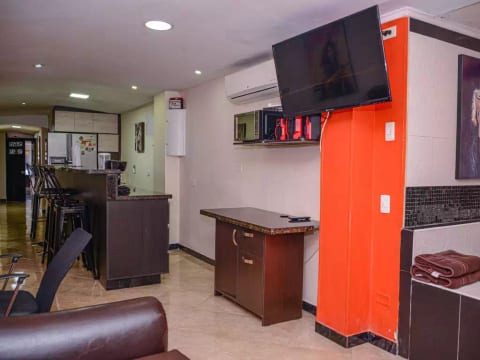 2 Bedroom AC, Hot Tub Lleras