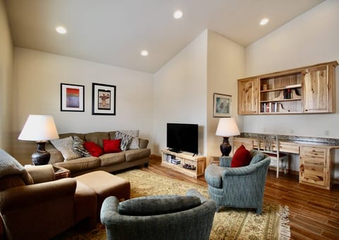 Upper Ranch - 100 Acre Mountain Views