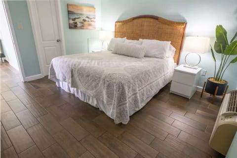 Honeymoon King Suite