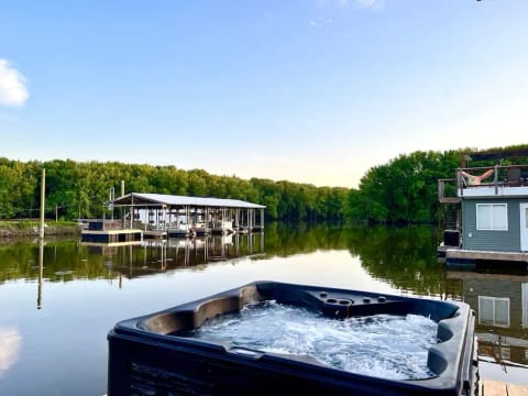 NEW Mod theme Floating River Cabin-HOT TUB!