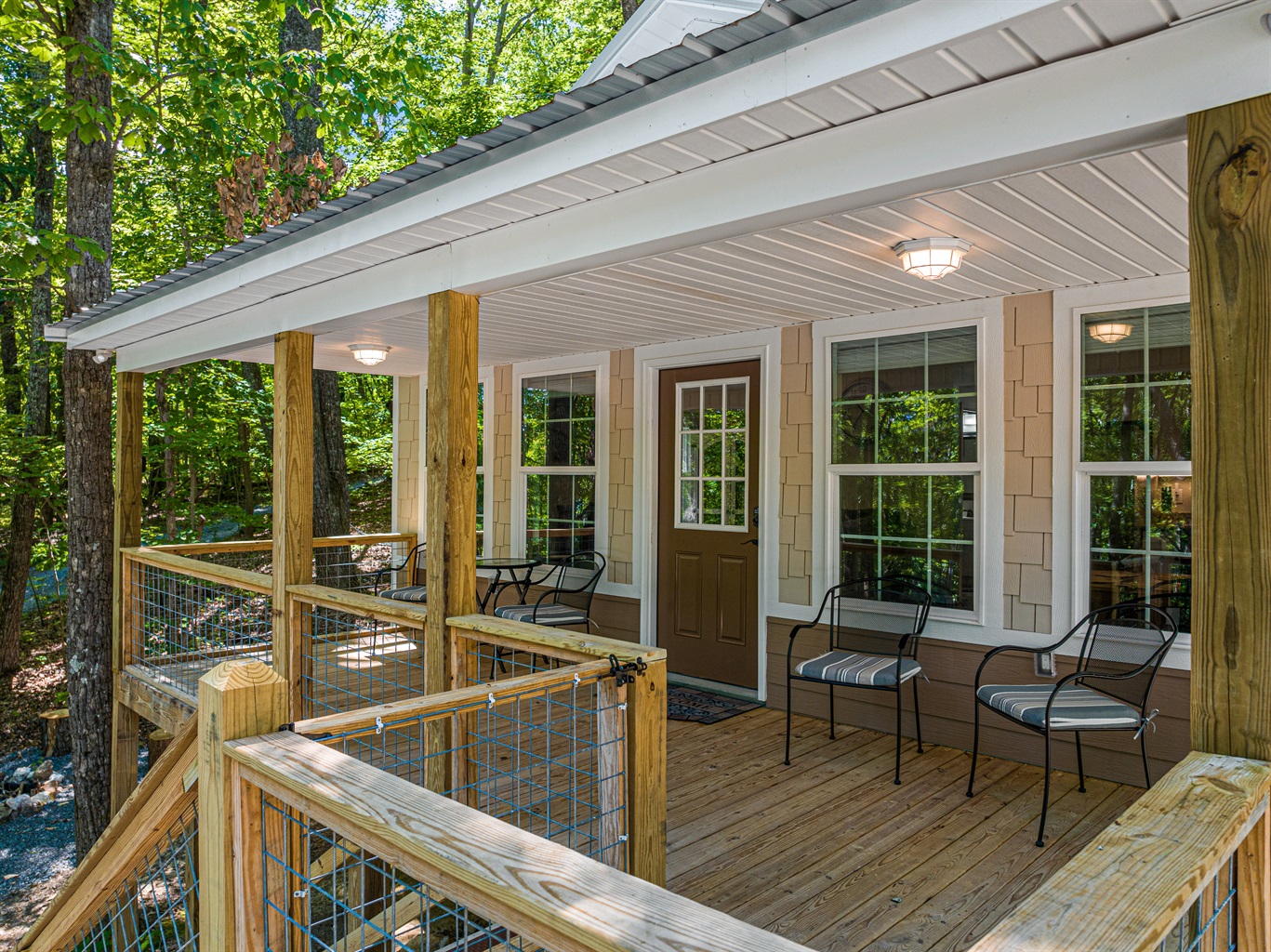 Possibly your favorite "room" at Coyote Cabin :) - Coyote Cabin - Fort Payne