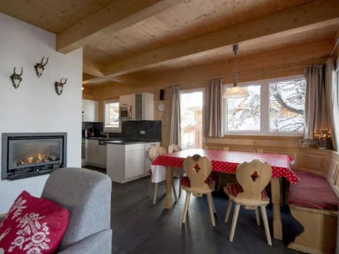 #30 mit IR-Sauna & Sprudelbad innen