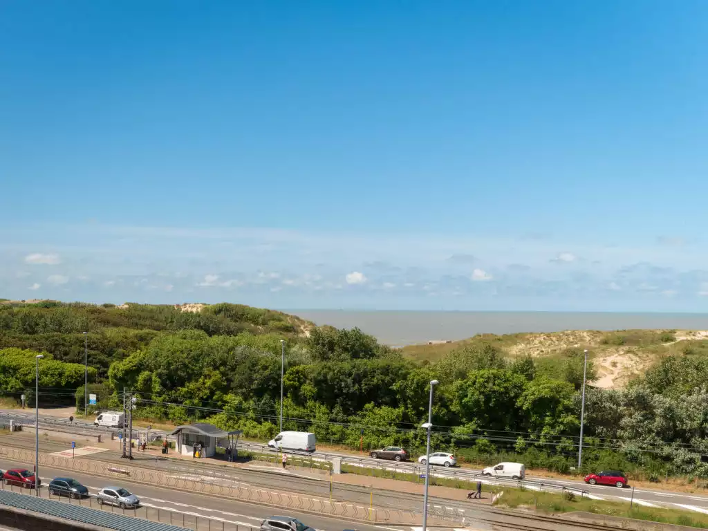 Strandhuis with balcony