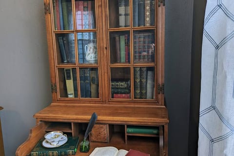 The Garden Home by Book Haven - Steps from Main
