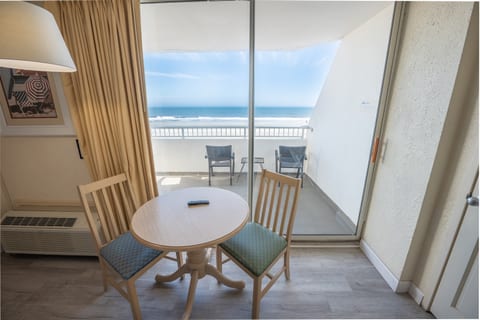 Sands Ocean Club 209 - Studio