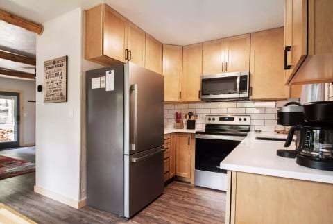 Remodeled, fully furnished kitchen