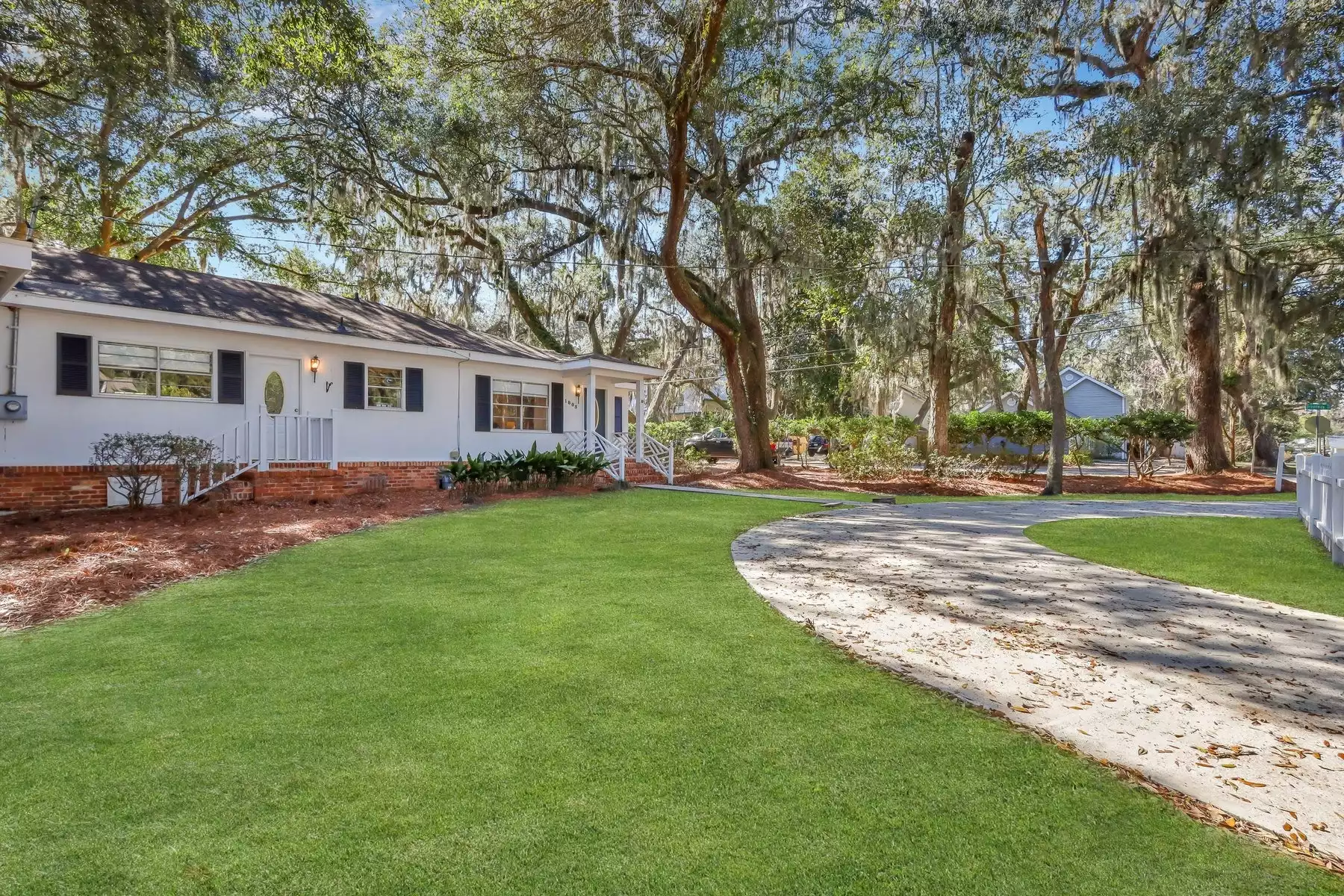 Cottage guests get to park in the circular driveway and the yard where the truck is through the trees on Broadway. Cottage guests get to park in the circular driveway and the yard where the truck is through the trees on Broadway. - The Cozy Cottage on St. Simons Island - St Simons Island