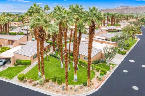 The Fox's Den - Ironwood Country Club