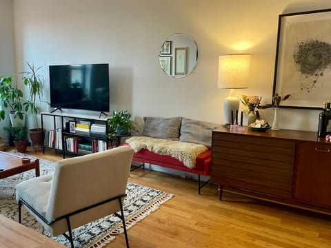Beautiful Brooklyn One-Bedroom with City Views
