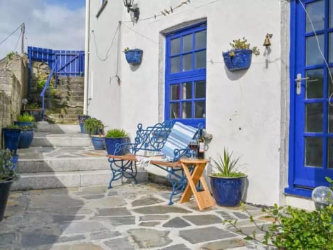 Dolphin Cottage