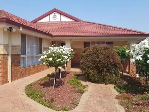 "Roxy" - A Spacious Cosy Getaway - Nr Mel Airport