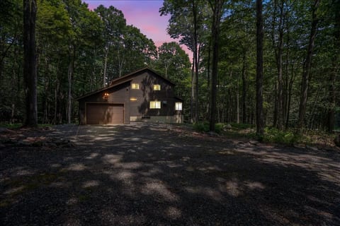 Idyllic Pocono - 5BR Amenity Filled Retreat!