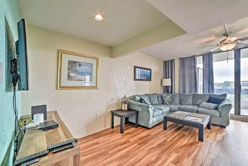 Sunny Padre Island Condo, Only 2 Mi to Beaches!