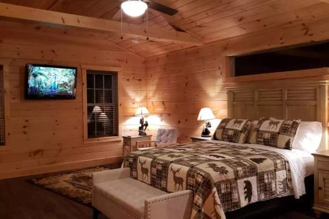 Cottage with OUT OF THIS WORLD Smoky Mtn views!