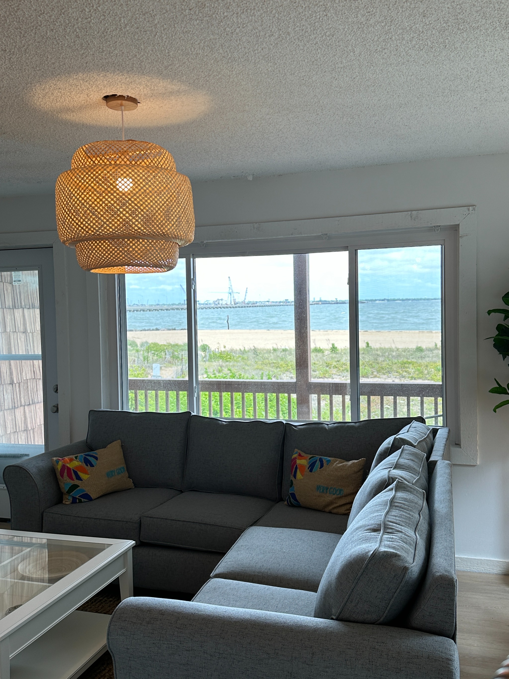 Beachfront Condo; Amazing views (1 bedrm, 1 bath) - Norfolk