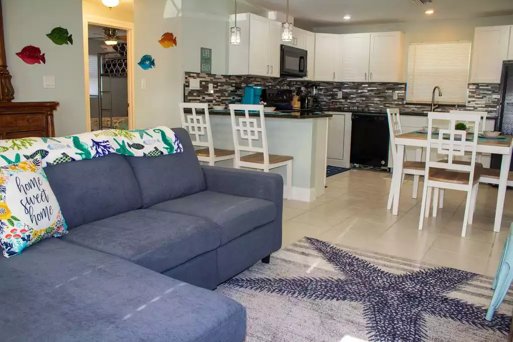 near-beach-fenced-doggie-area-cozy-beach-home/