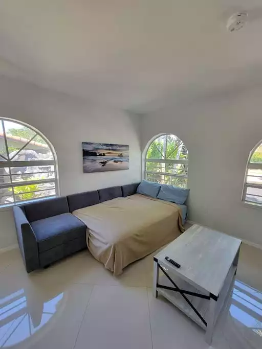 NEW! Tropical Oasis/Luxury Villa 5 min to BEACH - Fort Lauderdale NEW! Tropical Oasis/Luxury Villa 5 min to BEACH - Fort Lauderdale