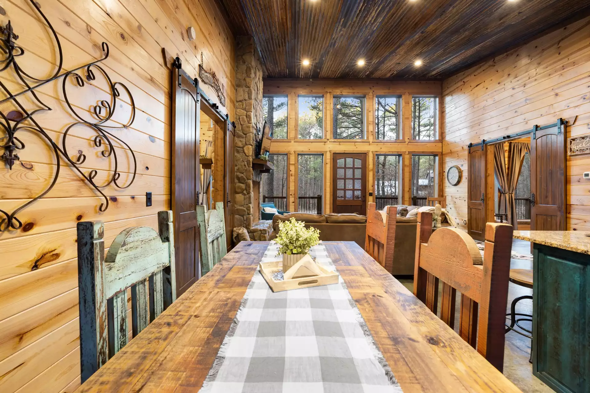 Romancing The Stone, Upscale Romantic Cabin - Broken Bow