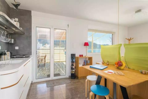 The interior is more like the one of a caravan, only much wider .... and in organic quality