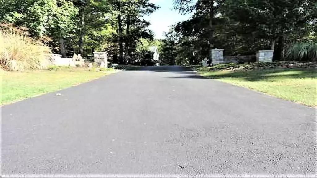 Driveway to property. Driveway to property. - Deer Hideout Retreat - Palmyra