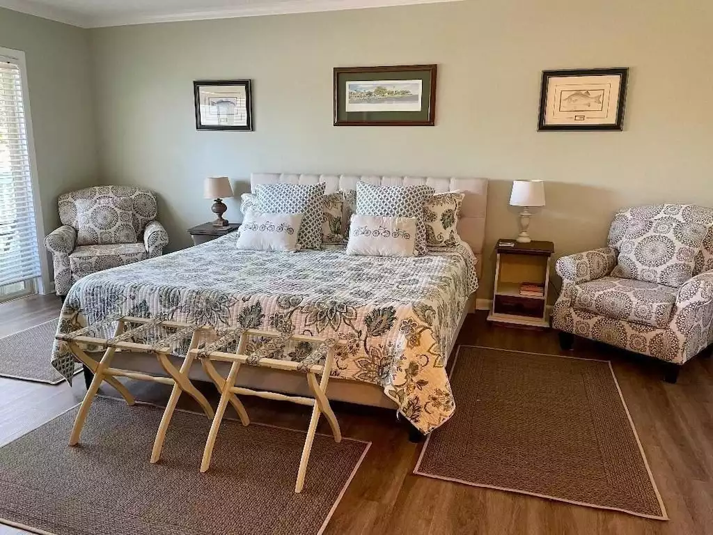 Large master suite with plenty of room to spread out and relax. - Seas The Day - Saint Simons Island