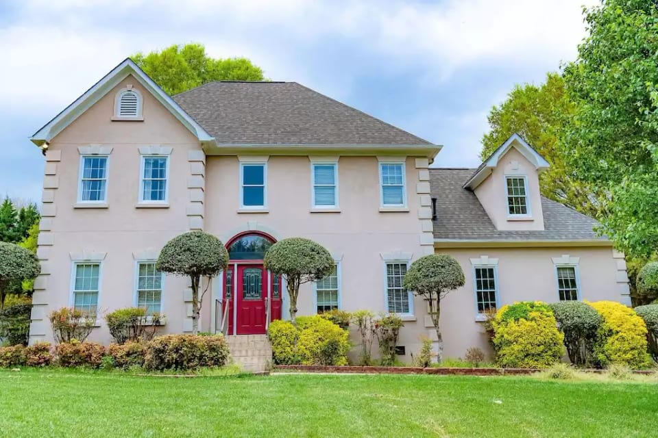 Grande maison de luxe au bord du lac Norman avec un ENORME jardin arrière - Mooresville