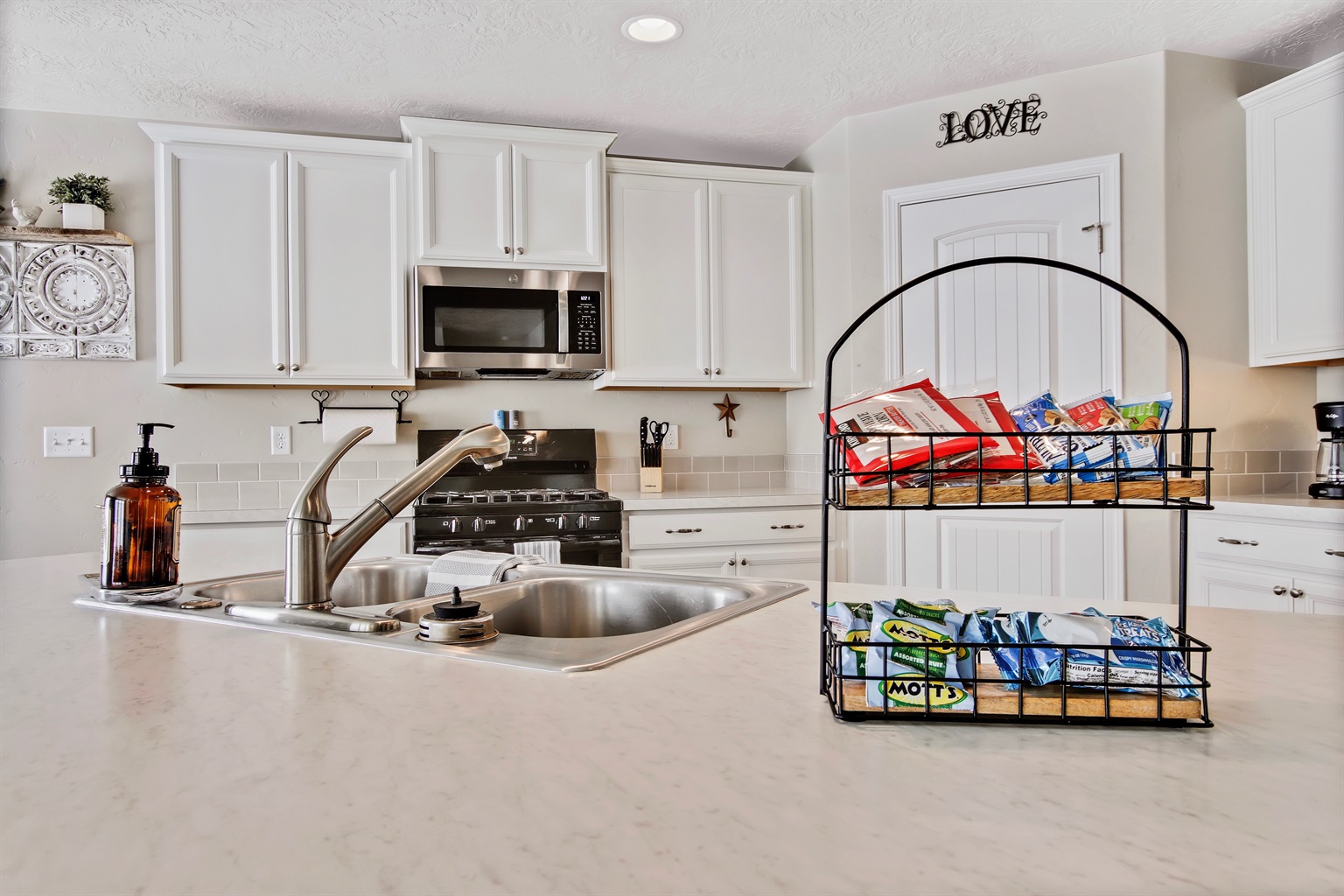 serenity-haven-retreat:-4br-tranquility-and-comfort/