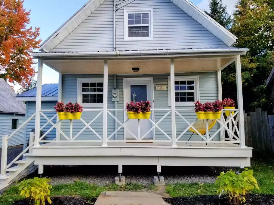 Coquette et paisible ancestrale au bord de l'eau Leclercville