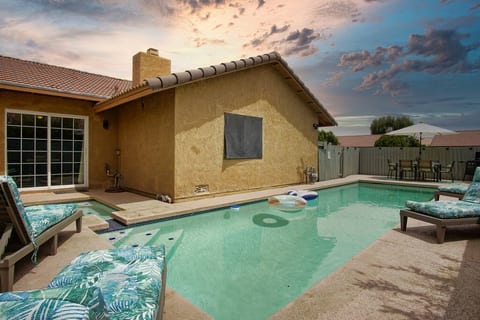 Aqua Aura ※ Desert Retreat With Pool by Coachella