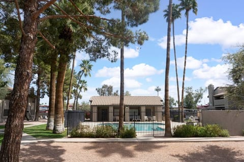 1024AtMesa Condo 2BR/2BT Prvt Patio Pool Kids/Pets