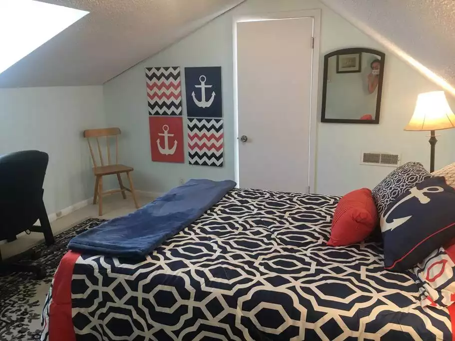 Bedroom on 4th floor has a double bed Bedroom on 4th floor has a double bed - Croatan Beach - Big Kitchen, Hot Tub, 2 Masters - Virginia Beach