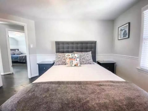 Spacious home in Royal Oak near Beaumont
