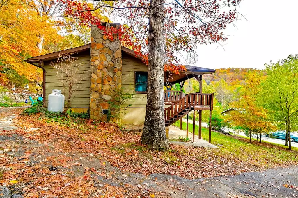 The front porch offers a lovely mountain view and is a favorite hang-out spot amongst guests. The front porch offers a lovely mountain view and is a favorite hang-out spot amongst guests. - Vintage Mountain Villa - Tiger