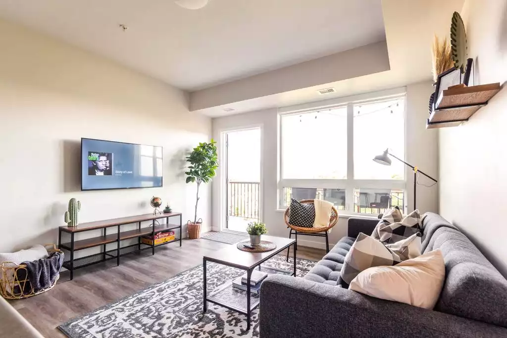 the-knox-downtown-modern-condo-w-2-private-br/