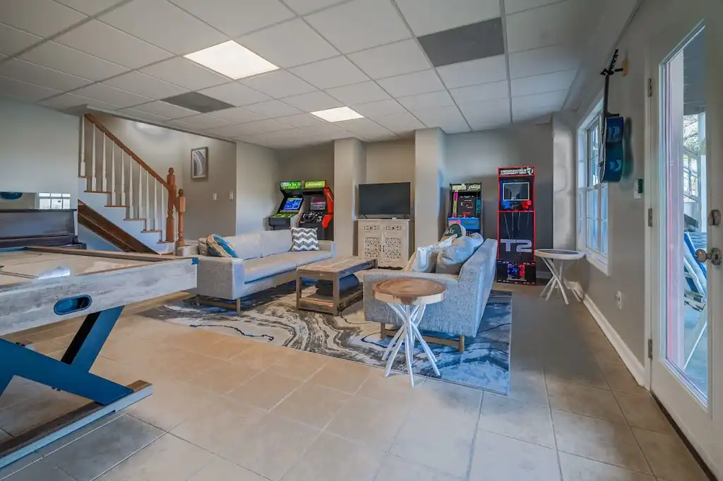 Lower-Level Family / Game Room with Pool Table, Air Hockey and Vintage Arcade Lower-Level Family / Game Room with Pool Table, Air Hockey and Vintage Arcade - Clearwater Shores - Smith Lake, AL - Bremen