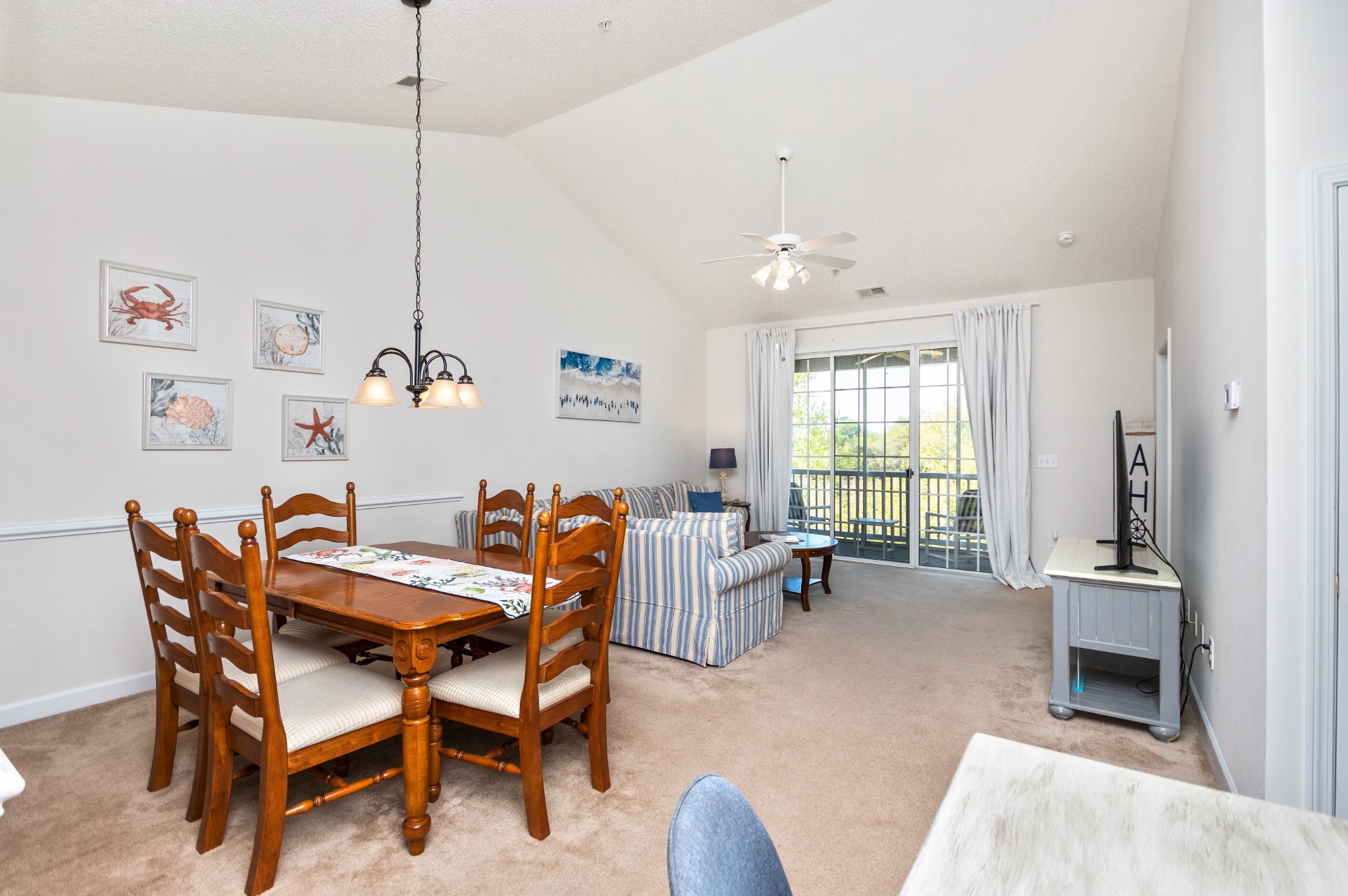 open living area w/ plenty of natural light