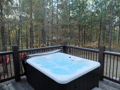 5 min to shops, Treetop Balcony, HotTub, Games, EV image 5