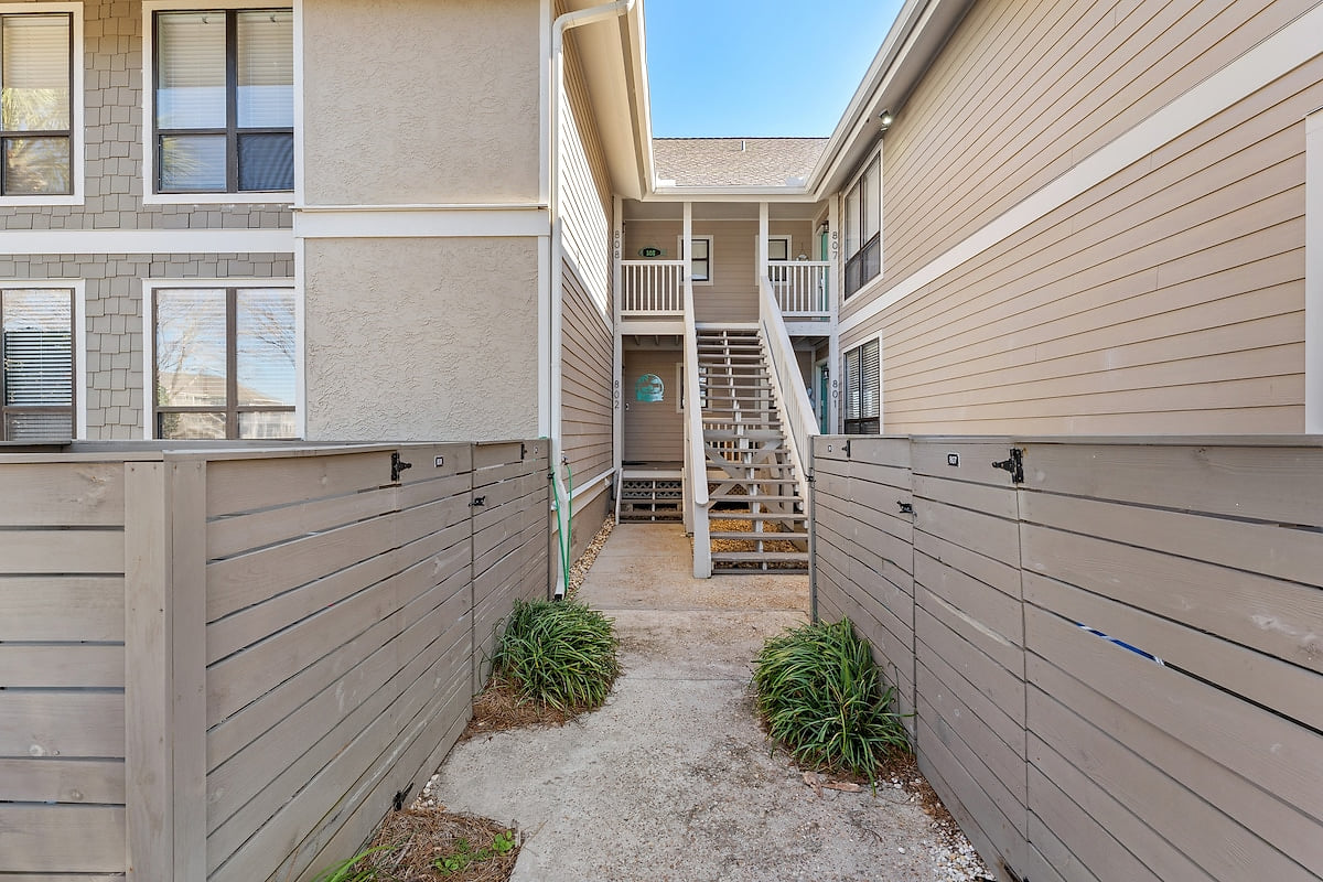Exterior image 1