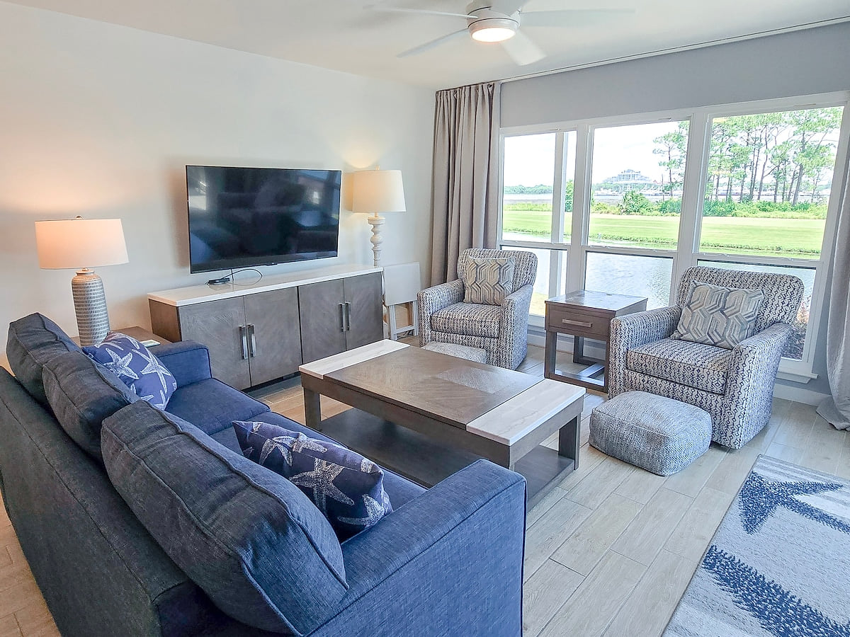 Living room image 1 Sun Puppy Point