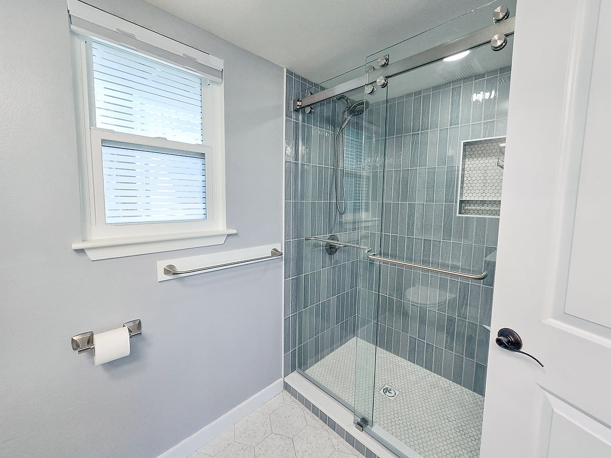 Full bathroom 1 image 1